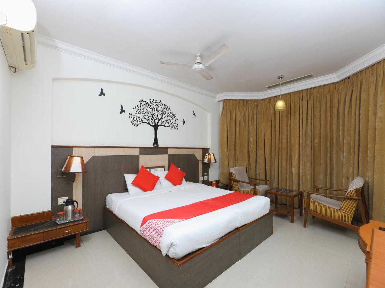 Oyo 1081 Hotel Sindhu International Tirupati Bagian luar foto
