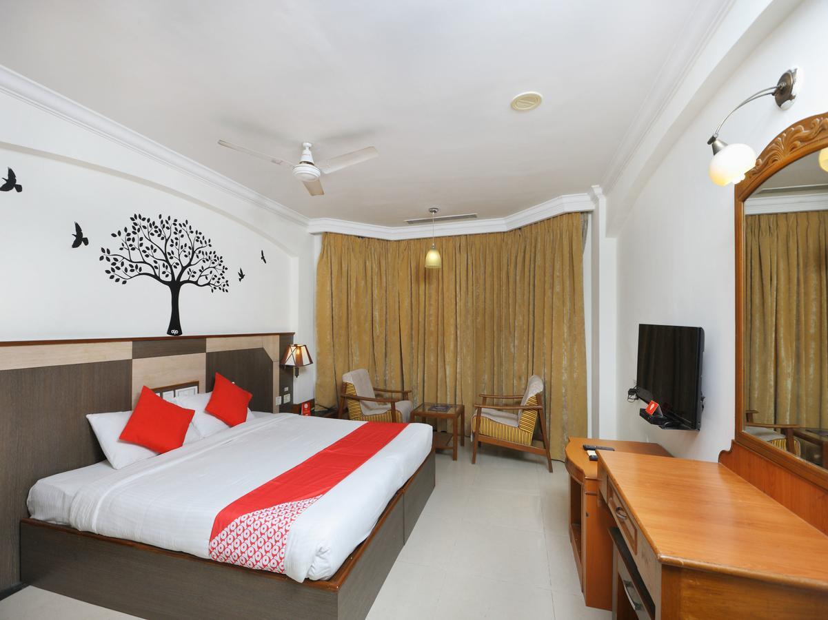 Oyo 1081 Hotel Sindhu International Tirupati Bagian luar foto