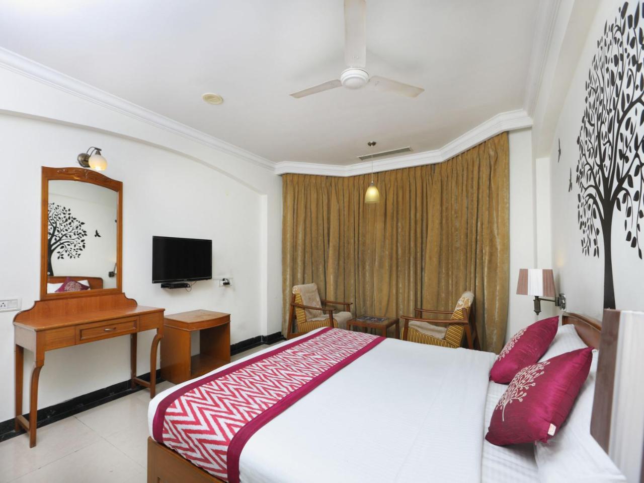 Oyo 1081 Hotel Sindhu International Tirupati Bagian luar foto