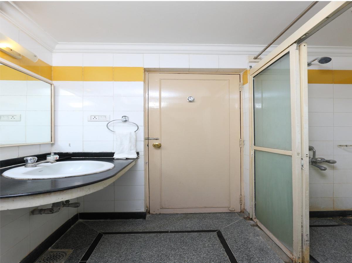 Oyo 1081 Hotel Sindhu International Tirupati Bagian luar foto