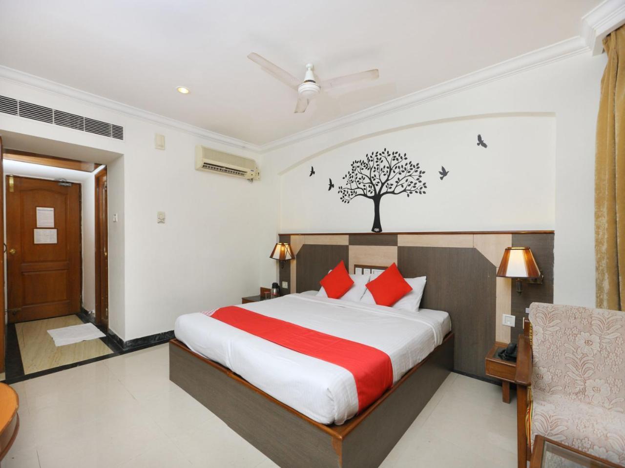 Oyo 1081 Hotel Sindhu International Tirupati Bagian luar foto