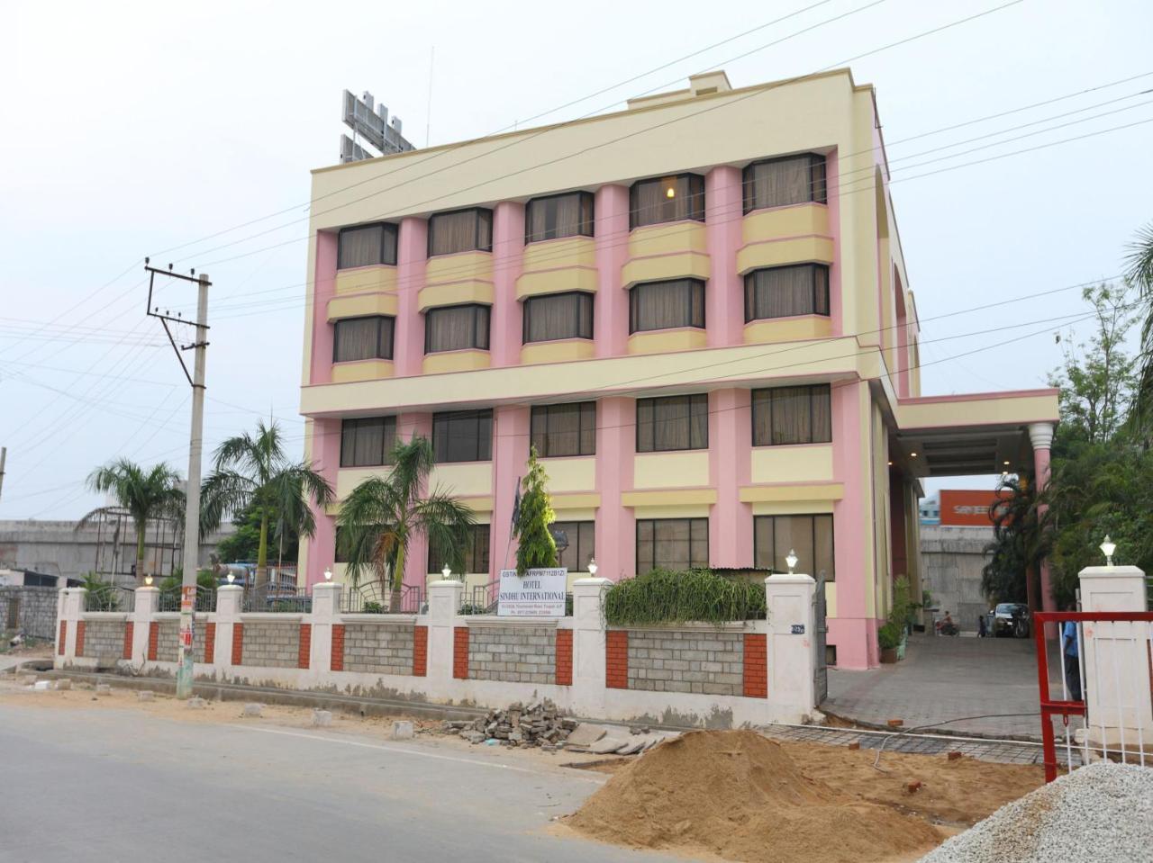 Oyo 1081 Hotel Sindhu International Tirupati Bagian luar foto