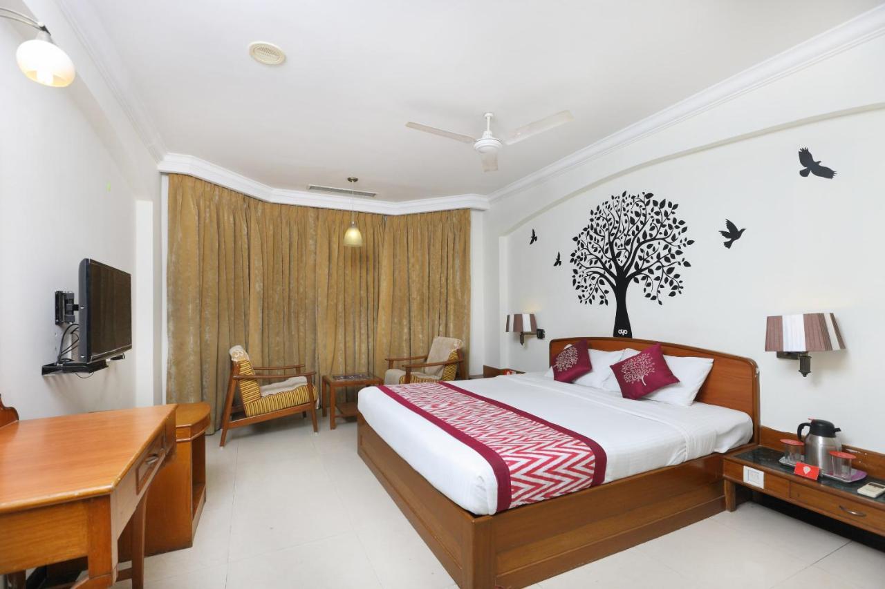 Oyo 1081 Hotel Sindhu International Tirupati Bagian luar foto