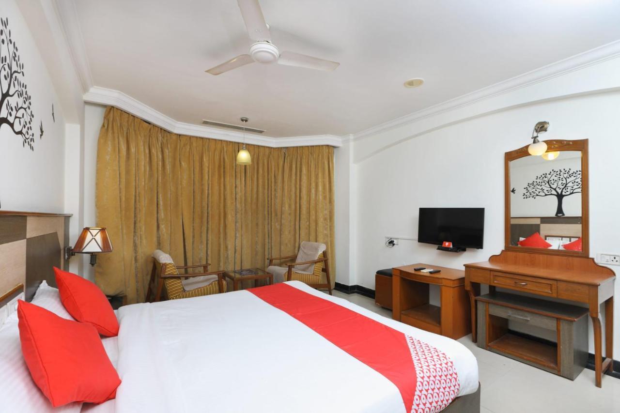 Oyo 1081 Hotel Sindhu International Tirupati Bagian luar foto